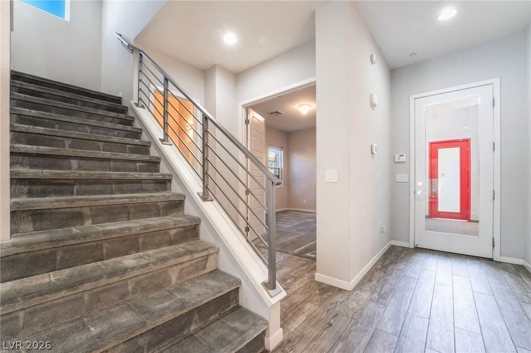 213 Inverbeg St - Photo 4 of 31