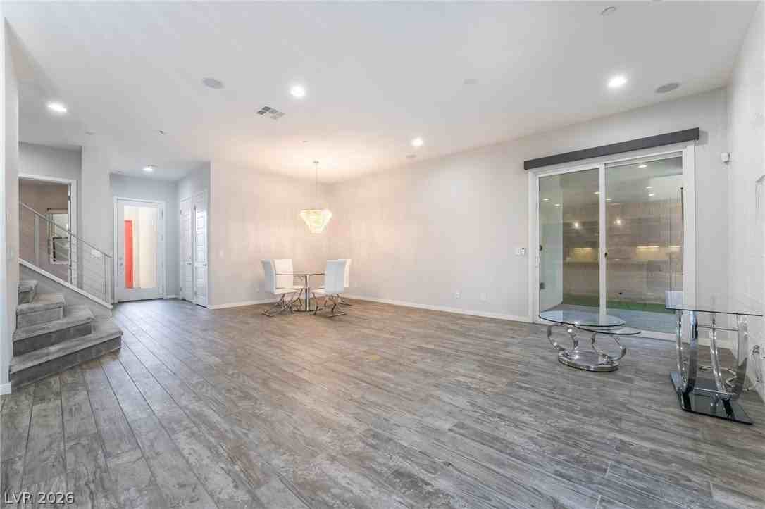 213 Inverbeg St - Photo 6 of 31
