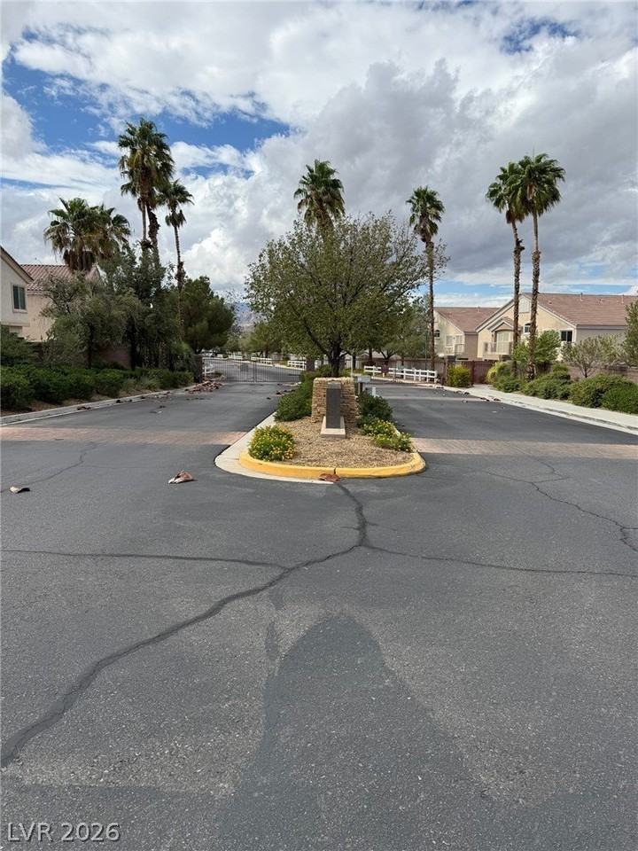 1626 Clint Canyon Dr - Photo 2 of 20