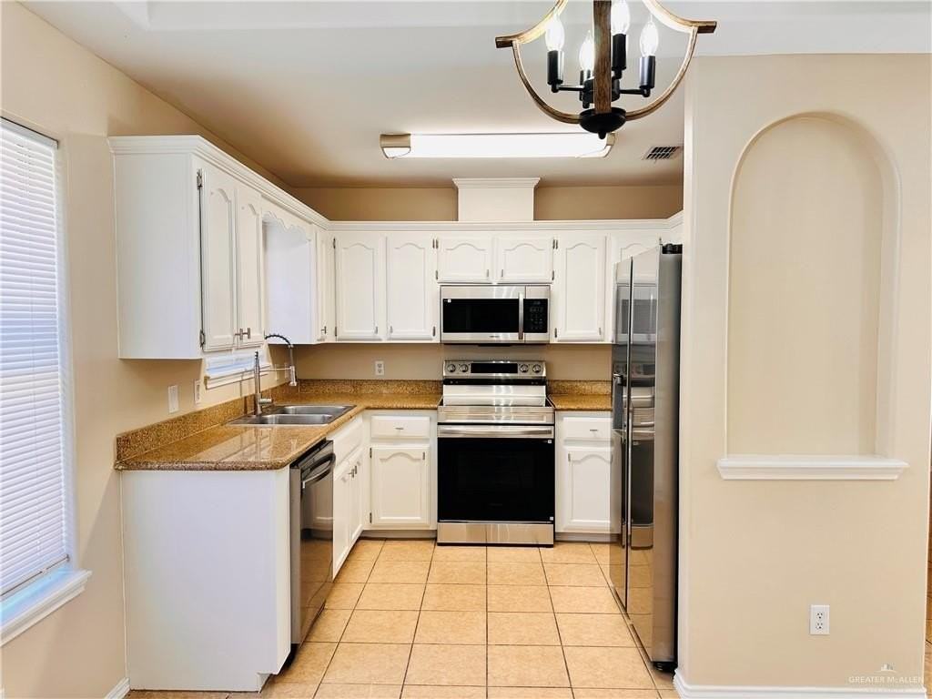 2105 W Western Dr #2 - Photo 4 of 12