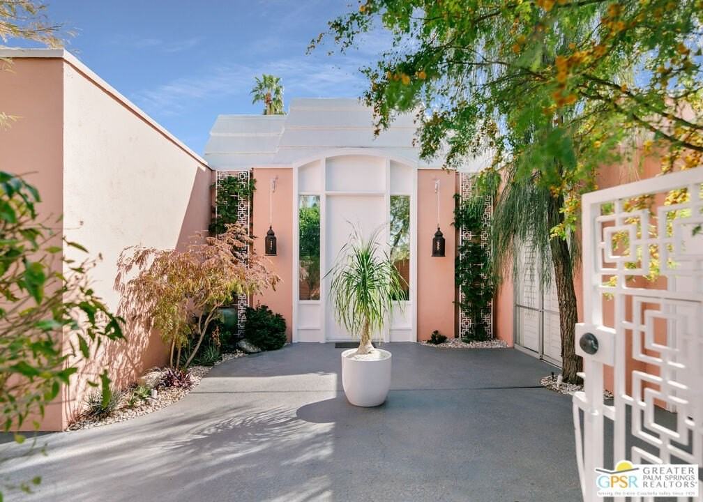 47075 Marrakesh Dr - Photo 3 of 50