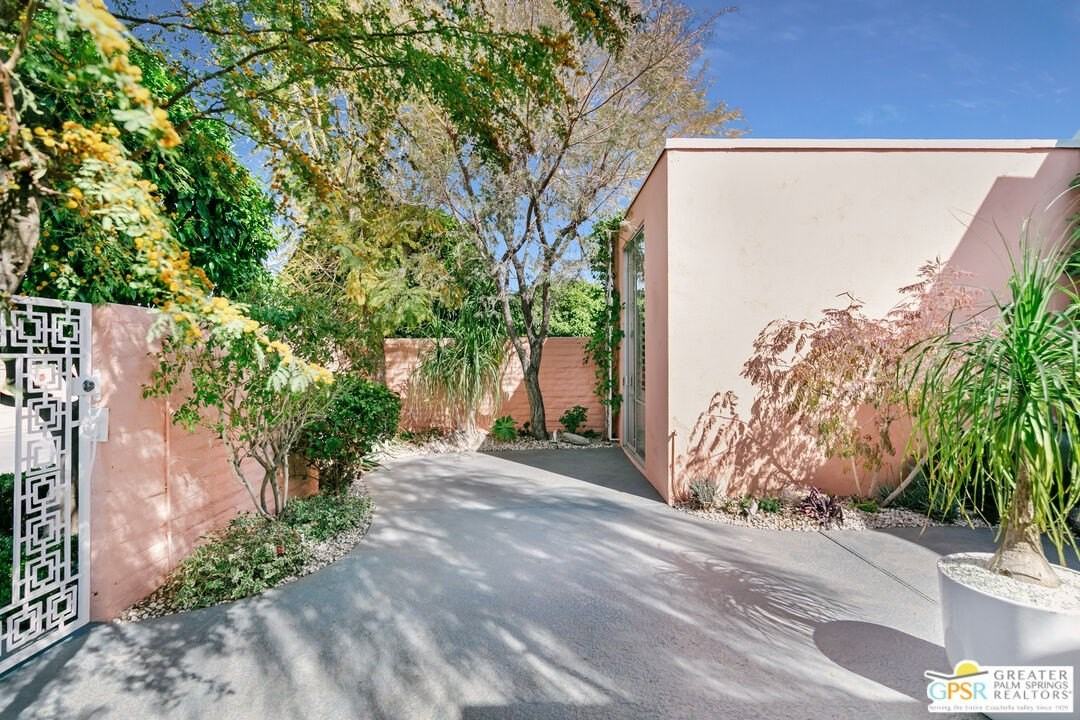 47075 Marrakesh Dr - Photo 4 of 50