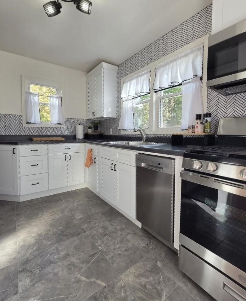 325 N Kendall Ave - Photo 4 of 19