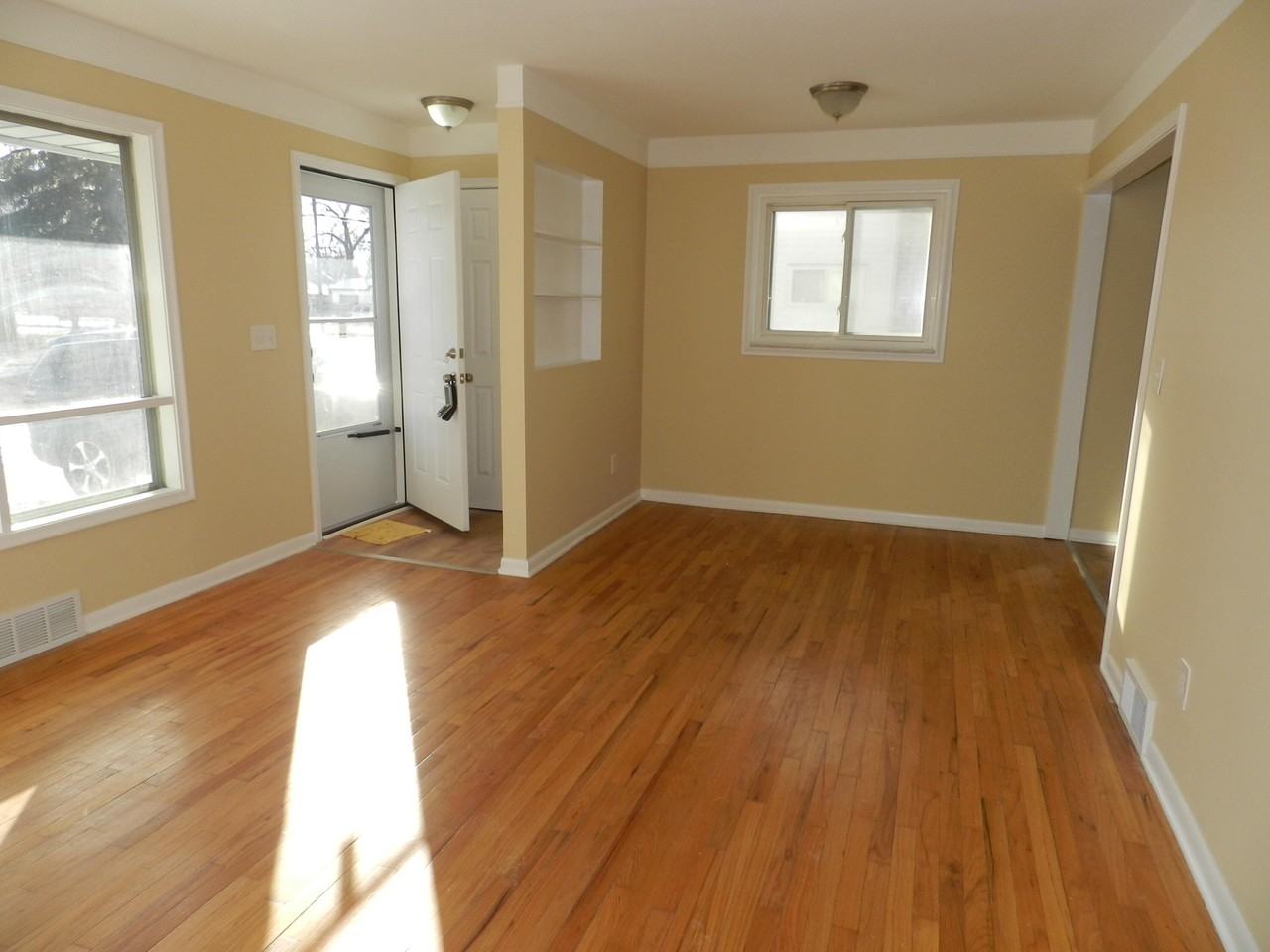 980 Nash Ave - Photo 2 of 15