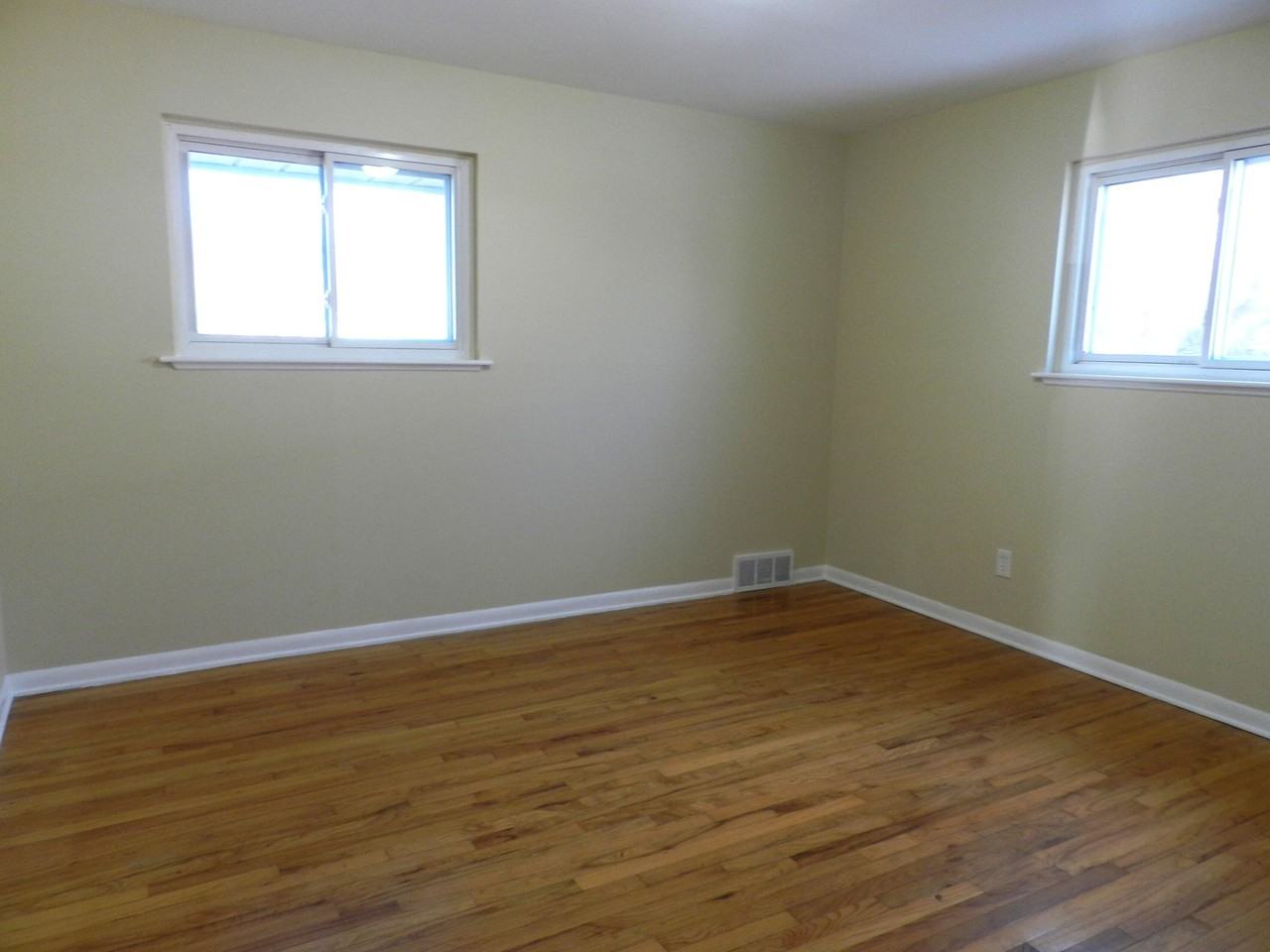 980 Nash Ave - Photo 5 of 15