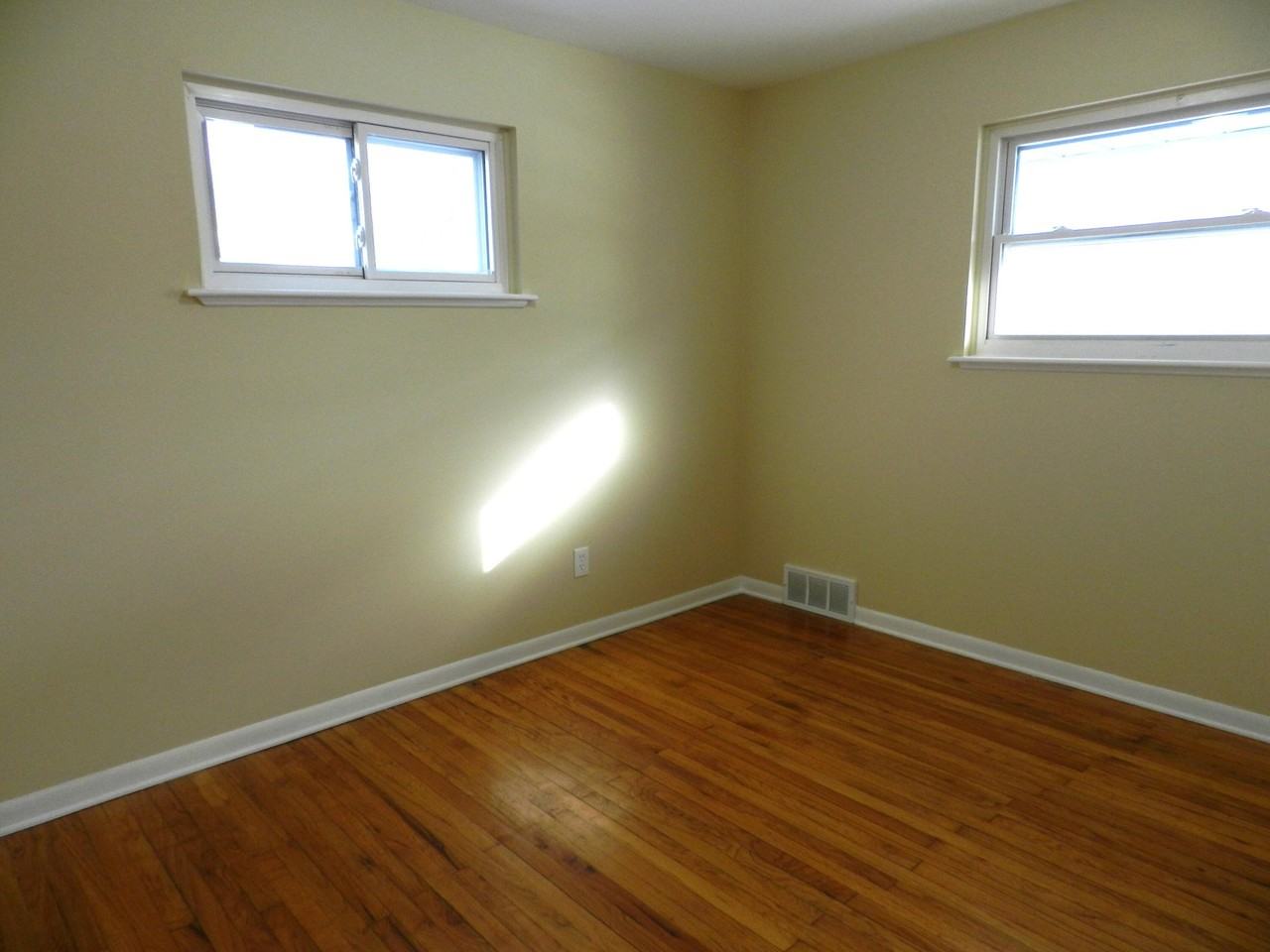 980 Nash Ave - Photo 6 of 15