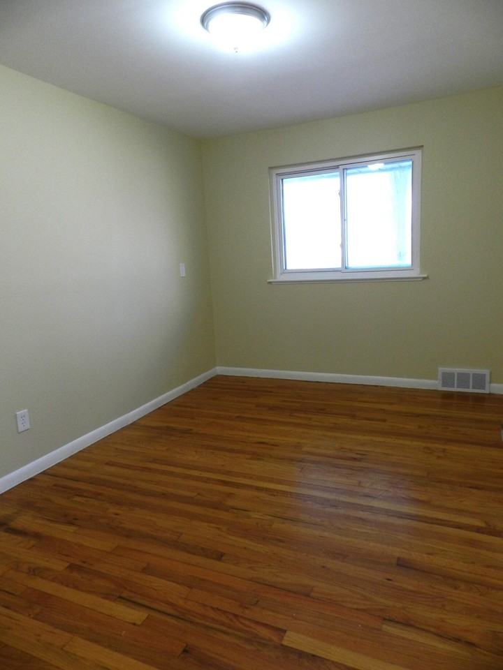 980 Nash Ave - Photo 7 of 15
