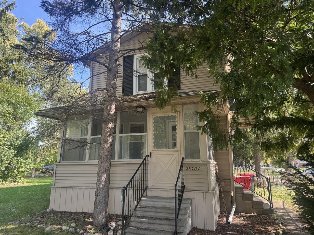 28704 Aberdeen St - Photo 2 of 20