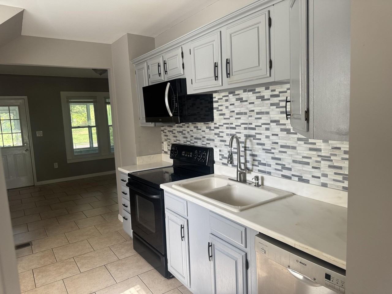 28704 Aberdeen St - Photo 6 of 20
