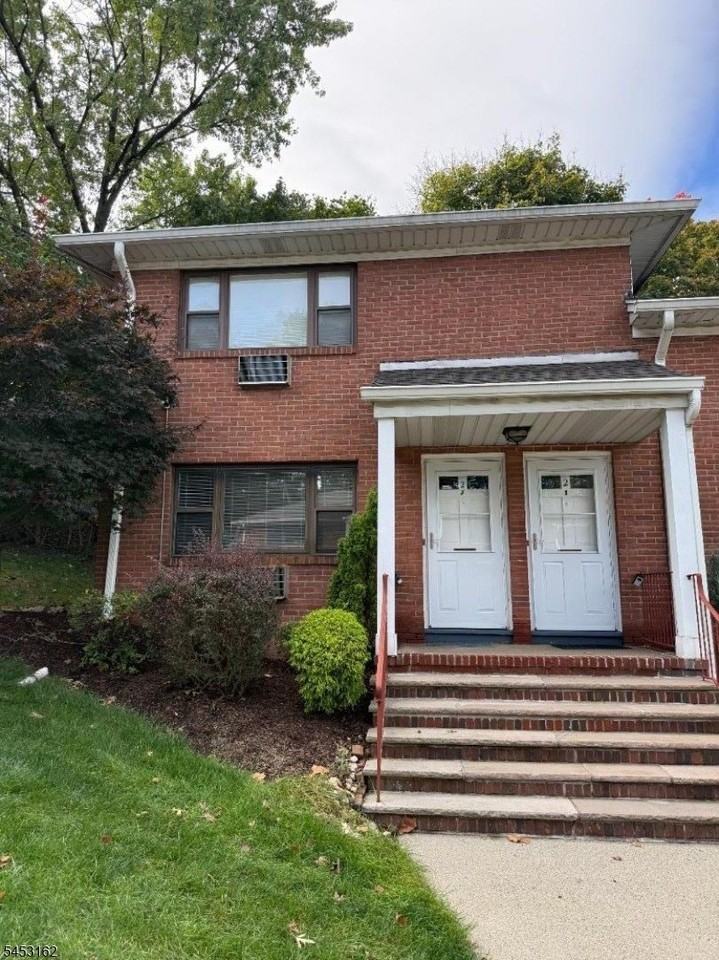 2 Colonial Dr #J - Photo 3 of 23