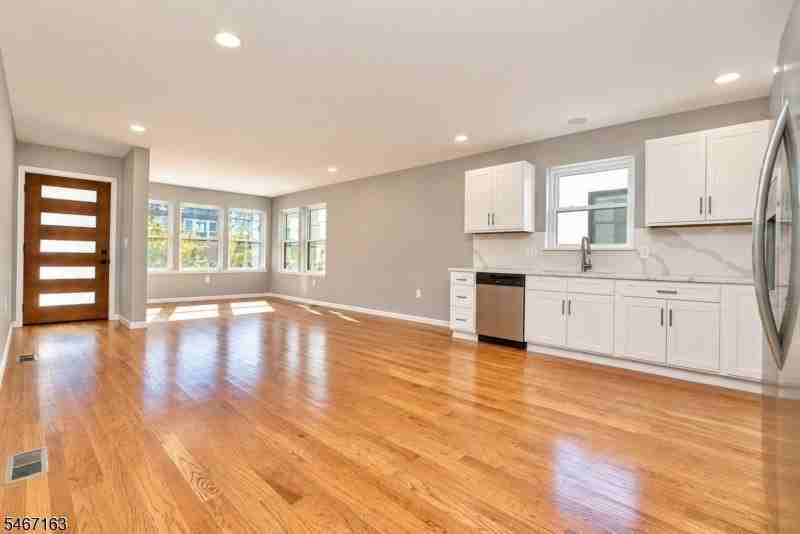 31 Frederick St 1st Fl #1 - Photo 2 of 16