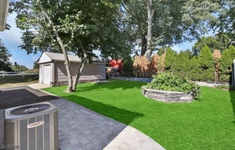 140 Coolidge Ave - Photo 3 of 17