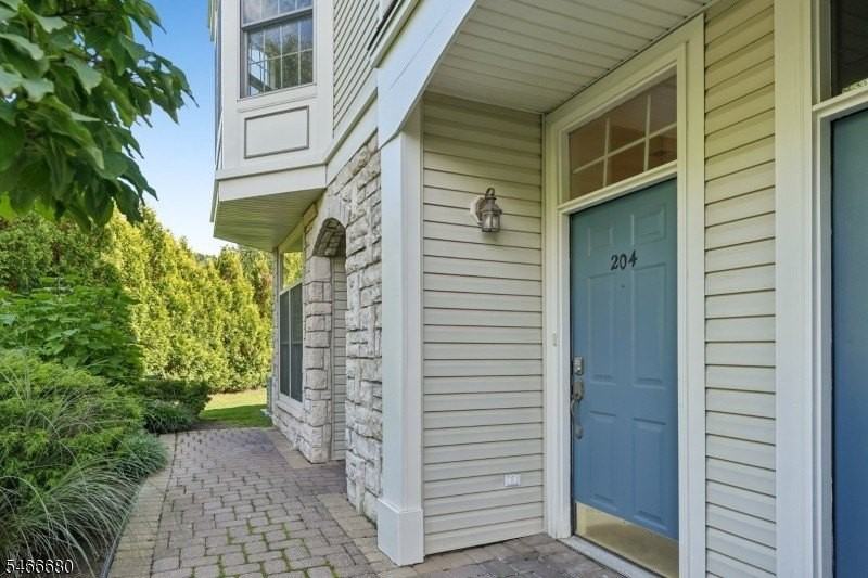 204 Edmonton Ct - Photo 2 of 25