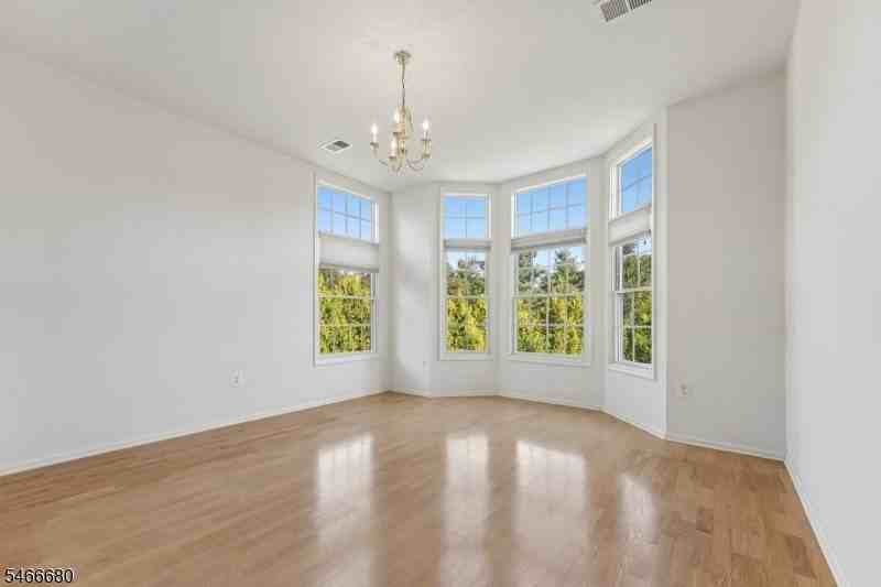 204 Edmonton Ct - Photo 5 of 25