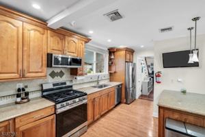 featured image of 18 Belle Terre Rd