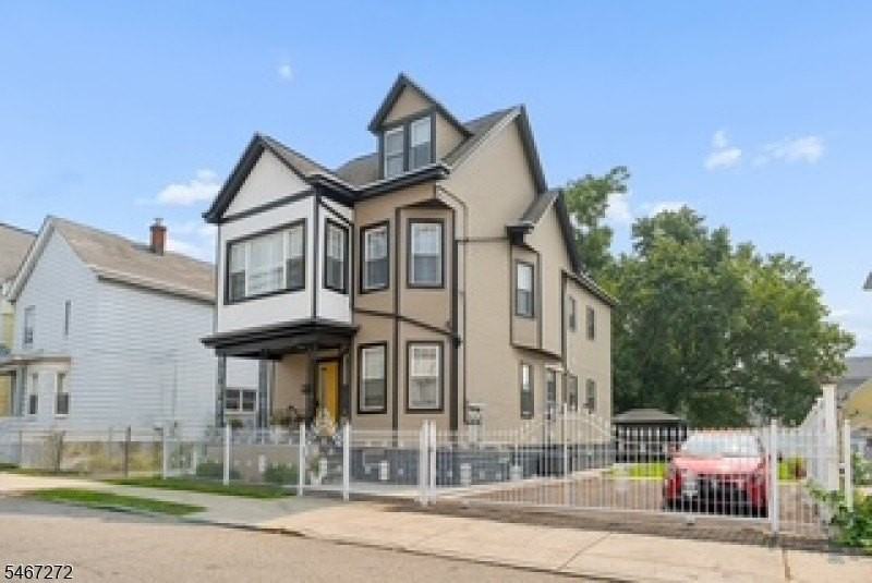 83 Nagle St - Photo 2 of 15