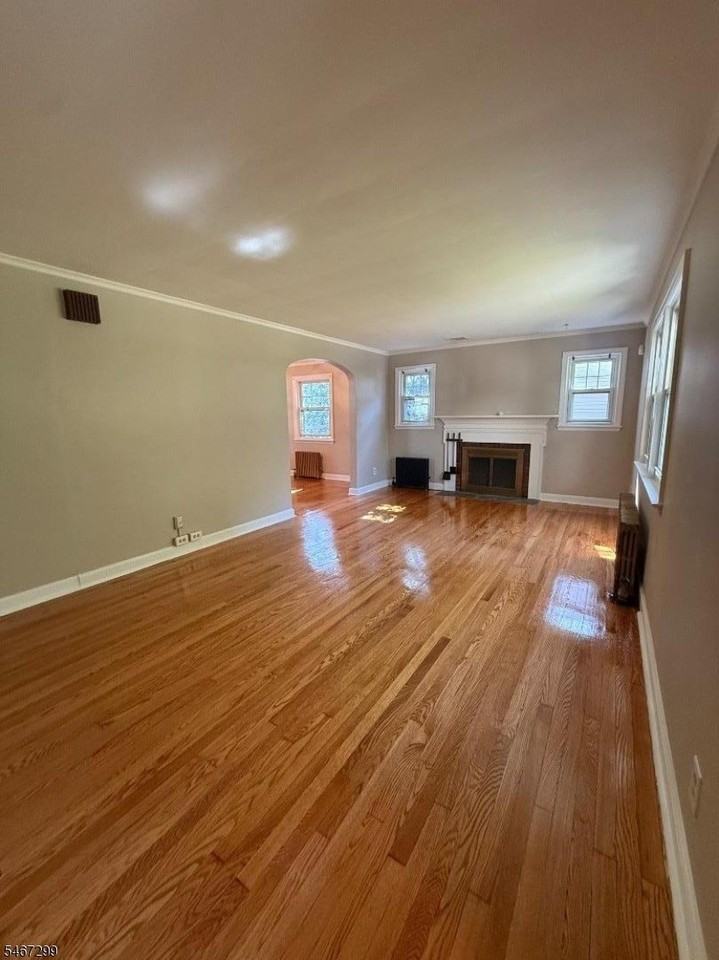 841 Monmouth Rd - Photo 3 of 16