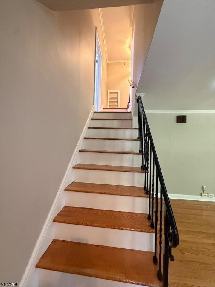 841 Monmouth Rd - Photo 5 of 16