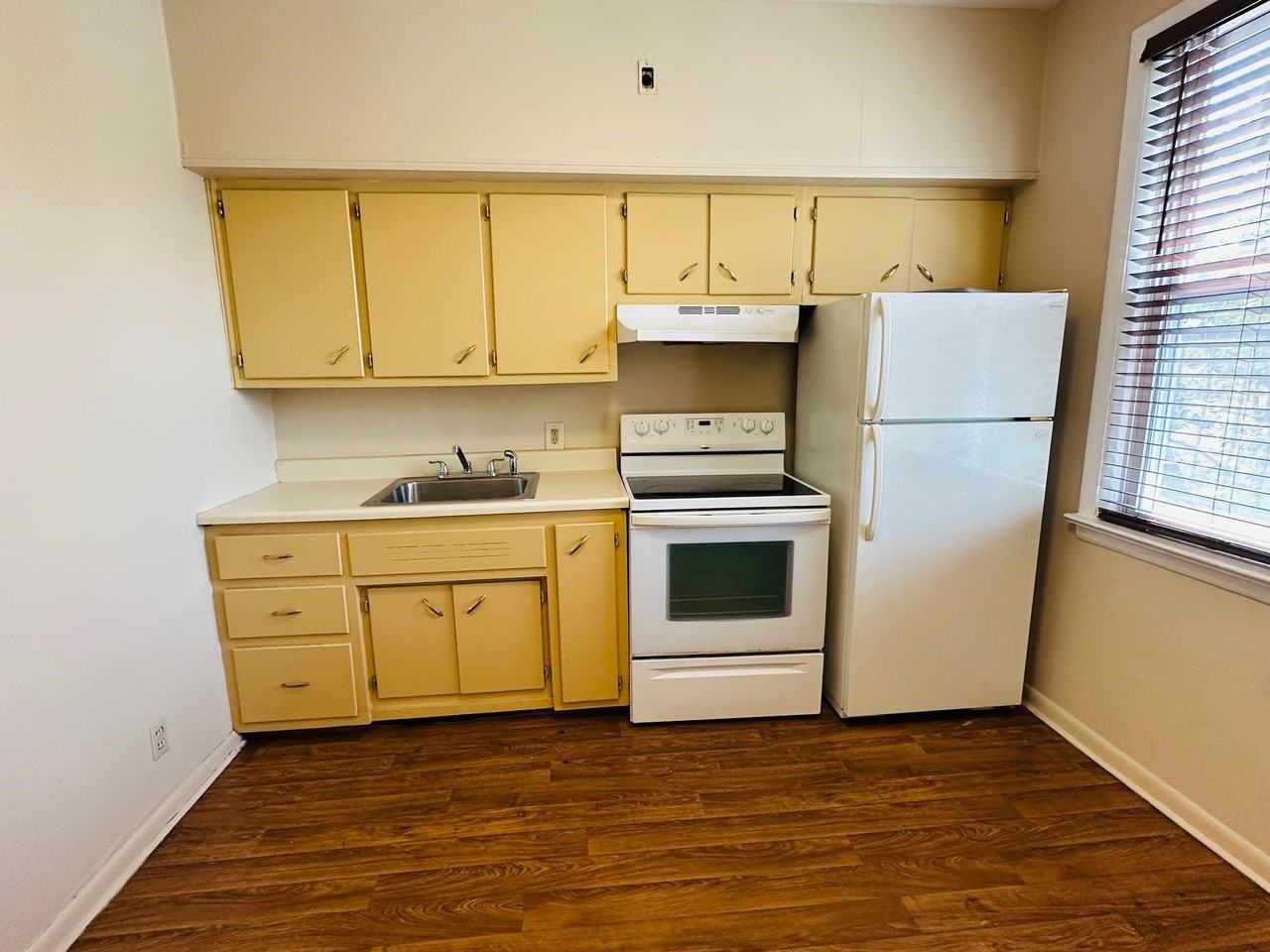120 Danforth Ave #2 - Photo 7 of 15