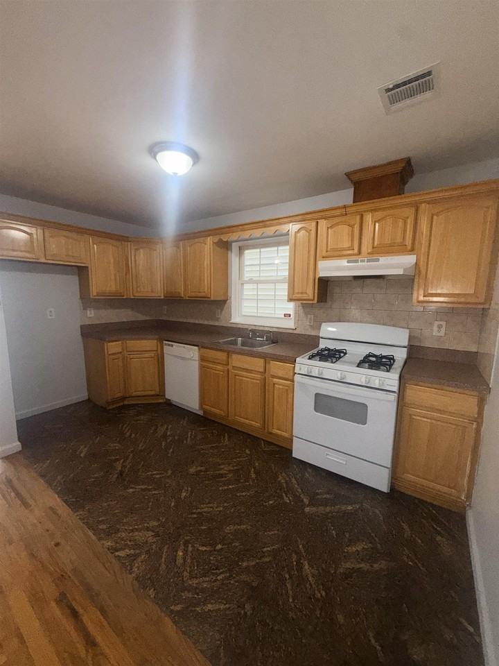 59 Atlantic St - Photo 6 of 18