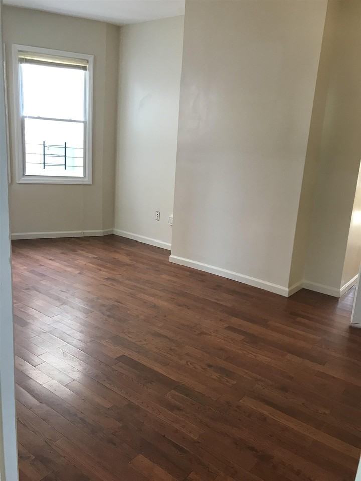 169 Winfield Ave #1 - Photo 5 of 19