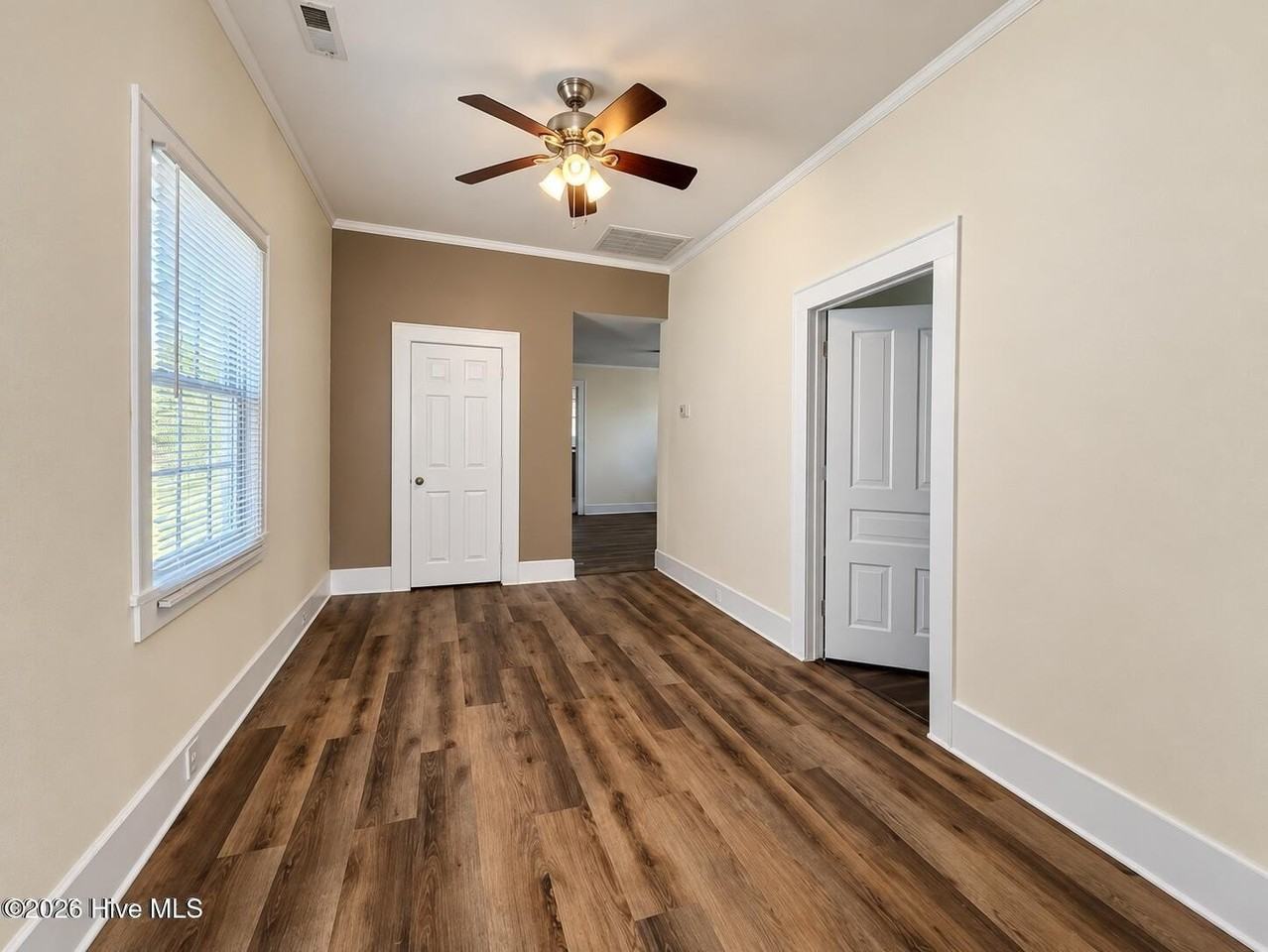 1115 S 9th St - Photo 3 of 10