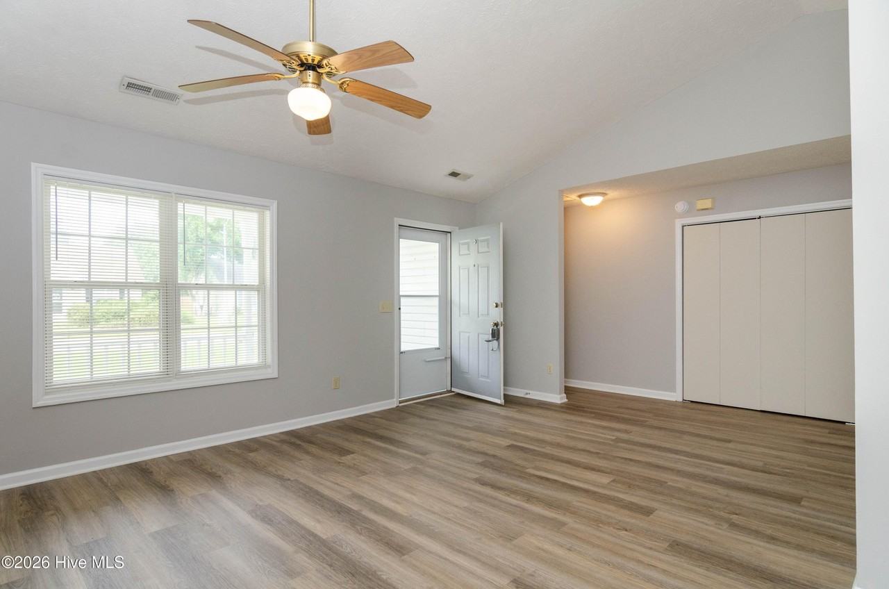 2422 White Rd - Photo 2 of 20