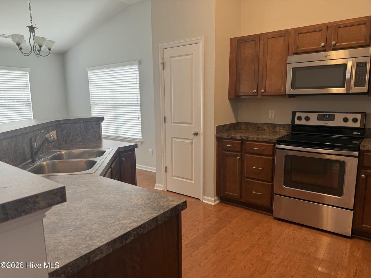 2613 Rhinestone Dr - Photo 7 of 21