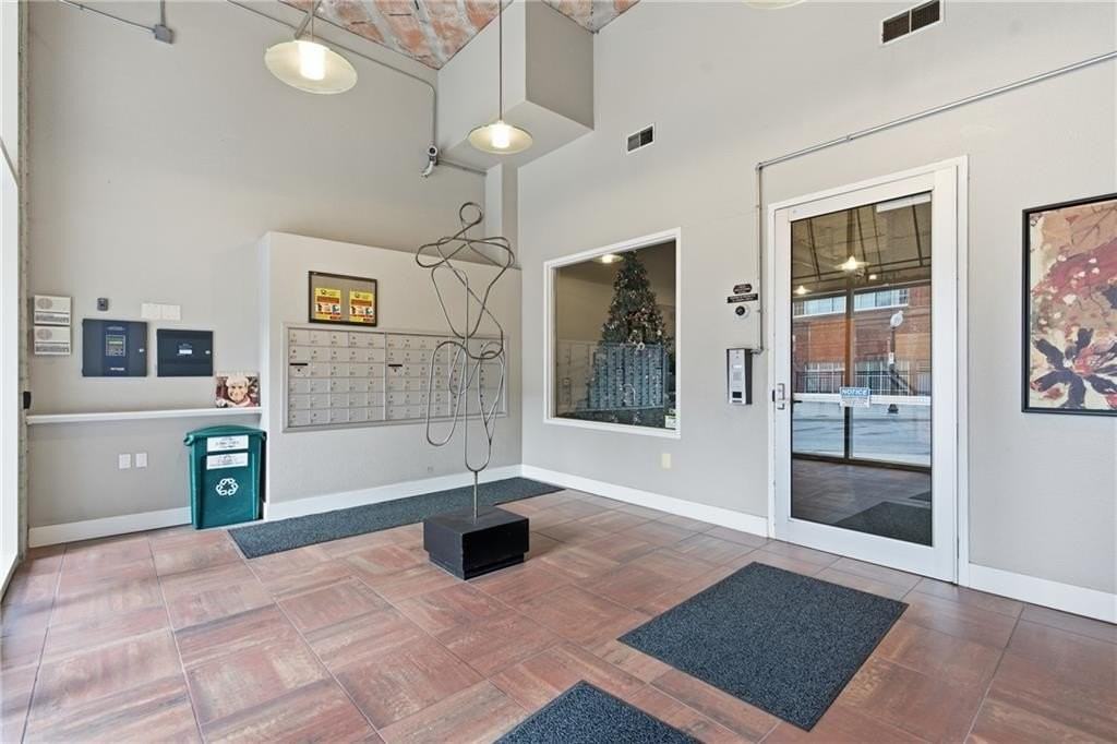 321 W 7th St #402 - Photo 3 of 35