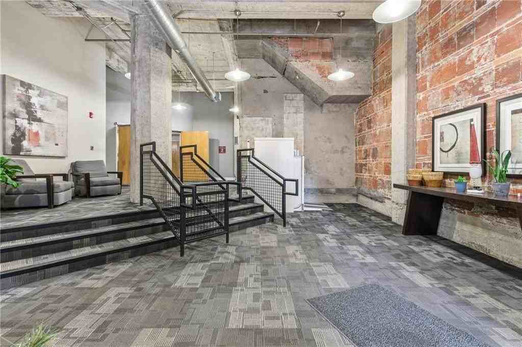 321 W 7th St #402 - Photo 5 of 35