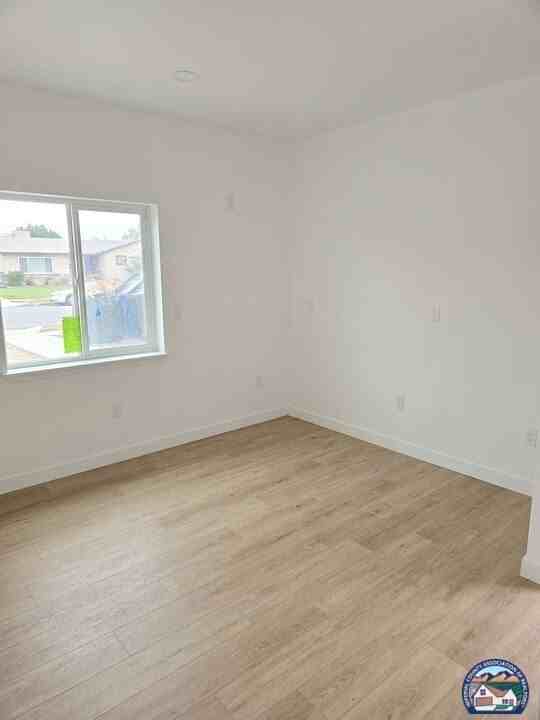 696 Yucca Dr #3 - Photo 5 of 5