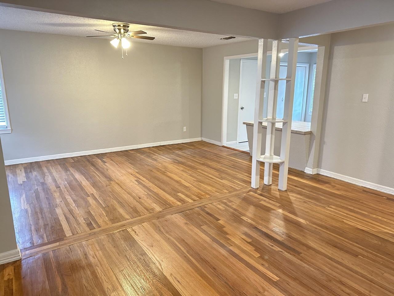 2314 32nd St - Photo 4 of 11