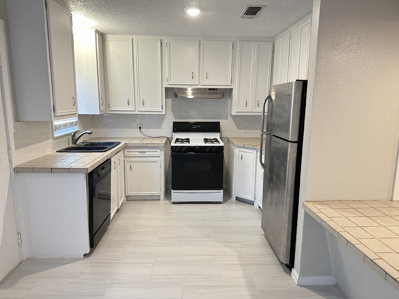 2314 32nd St - Photo 5 of 11