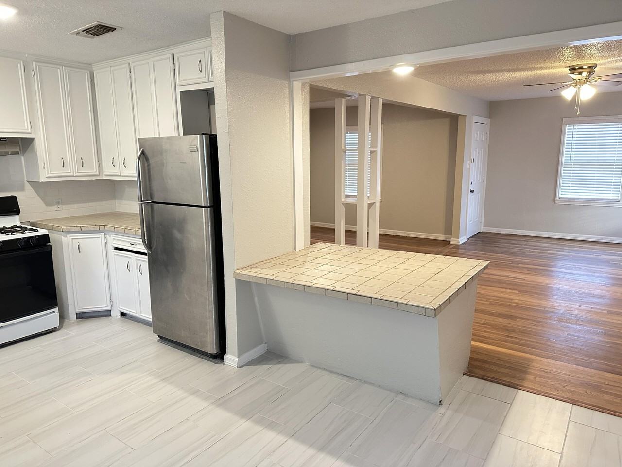 2314 32nd St - Photo 6 of 11