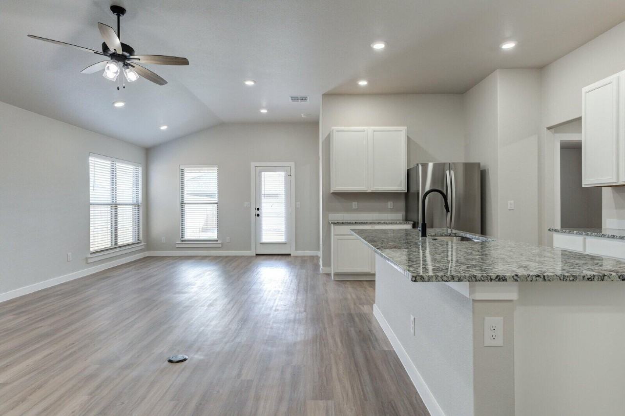 1611 132nd St - Photo 5 of 21