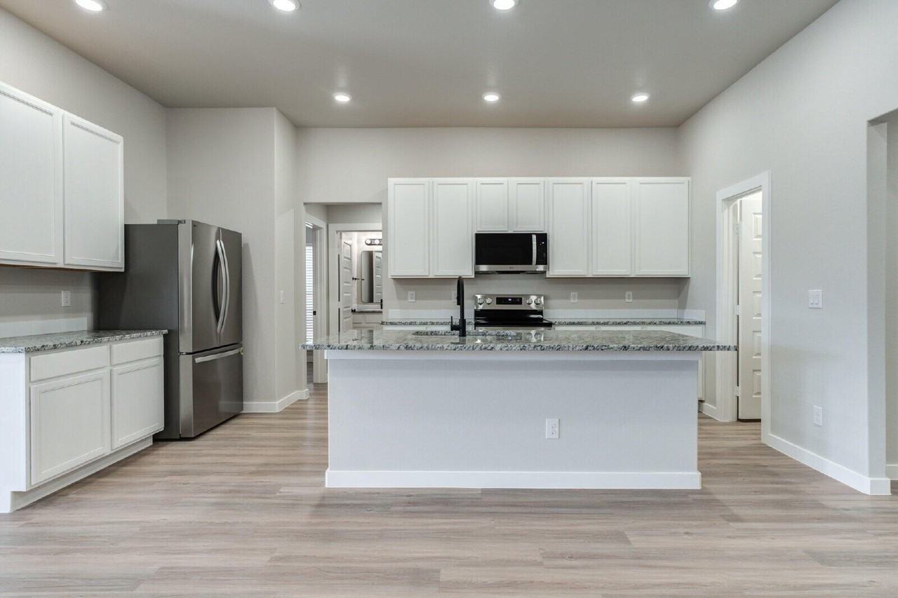 1611 132nd St - Photo 6 of 21