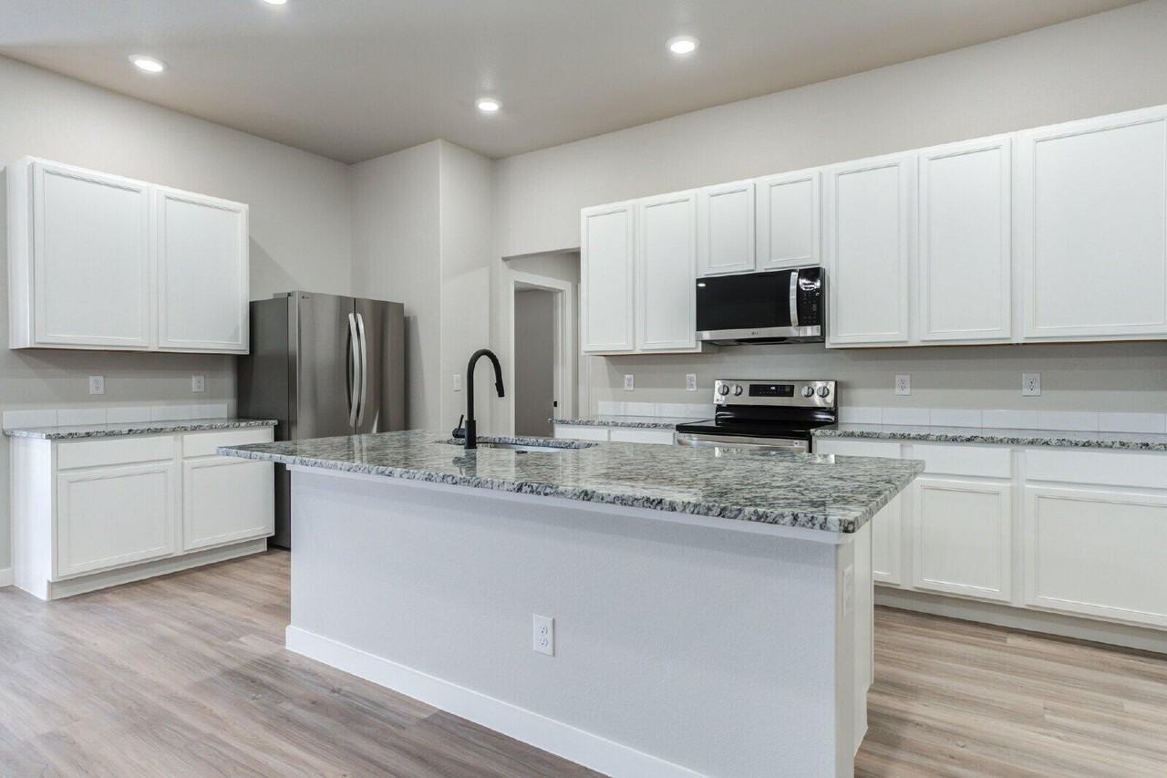 1611 132nd St - Photo 7 of 21