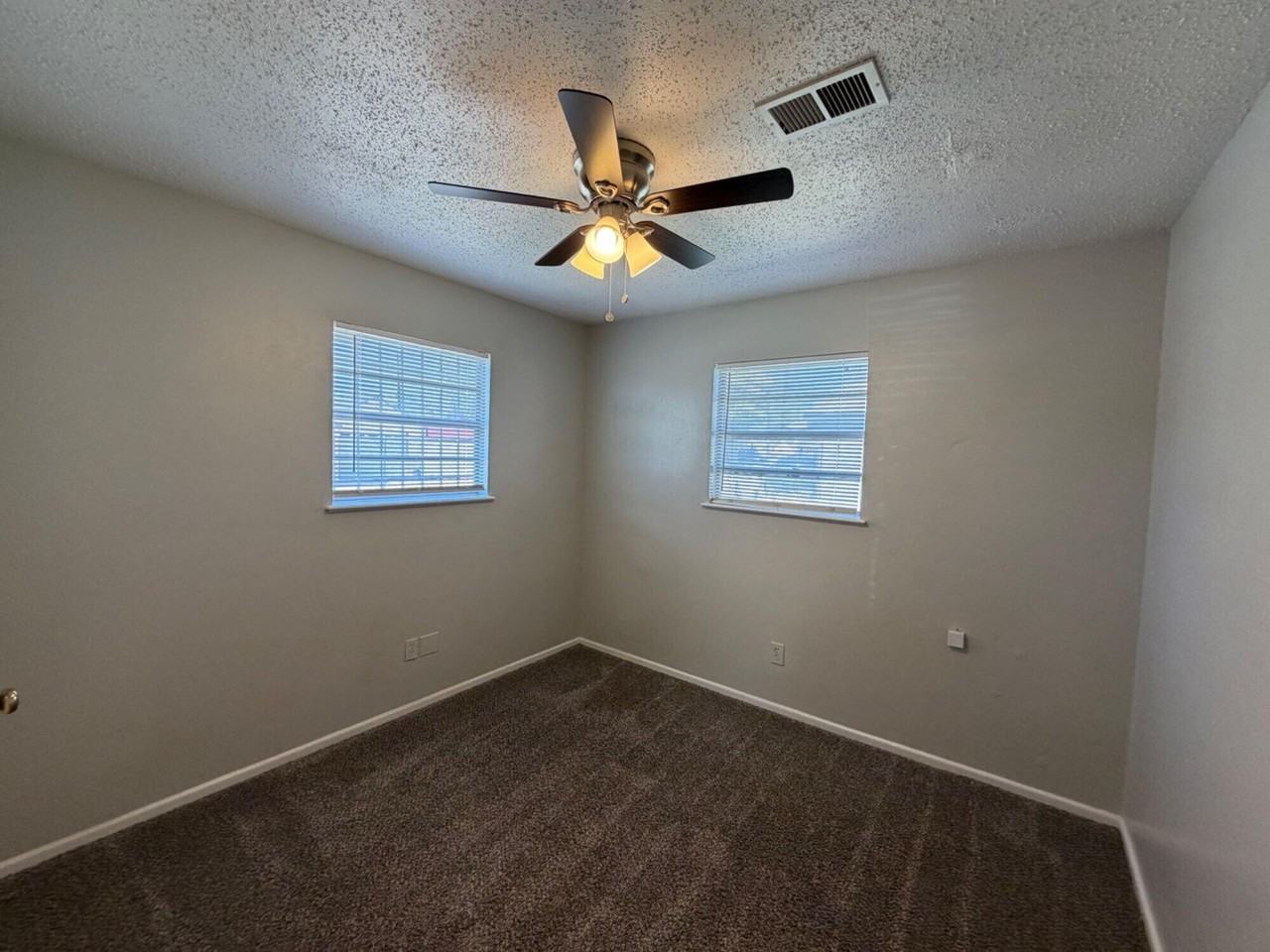 2116 40th St #B - Photo 5 of 7