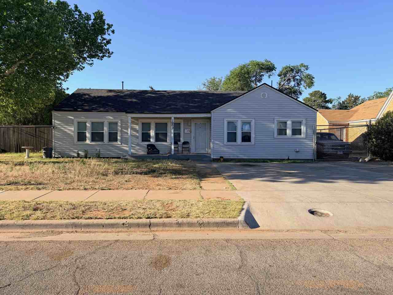 1909 20th St - Photo 2 of 15