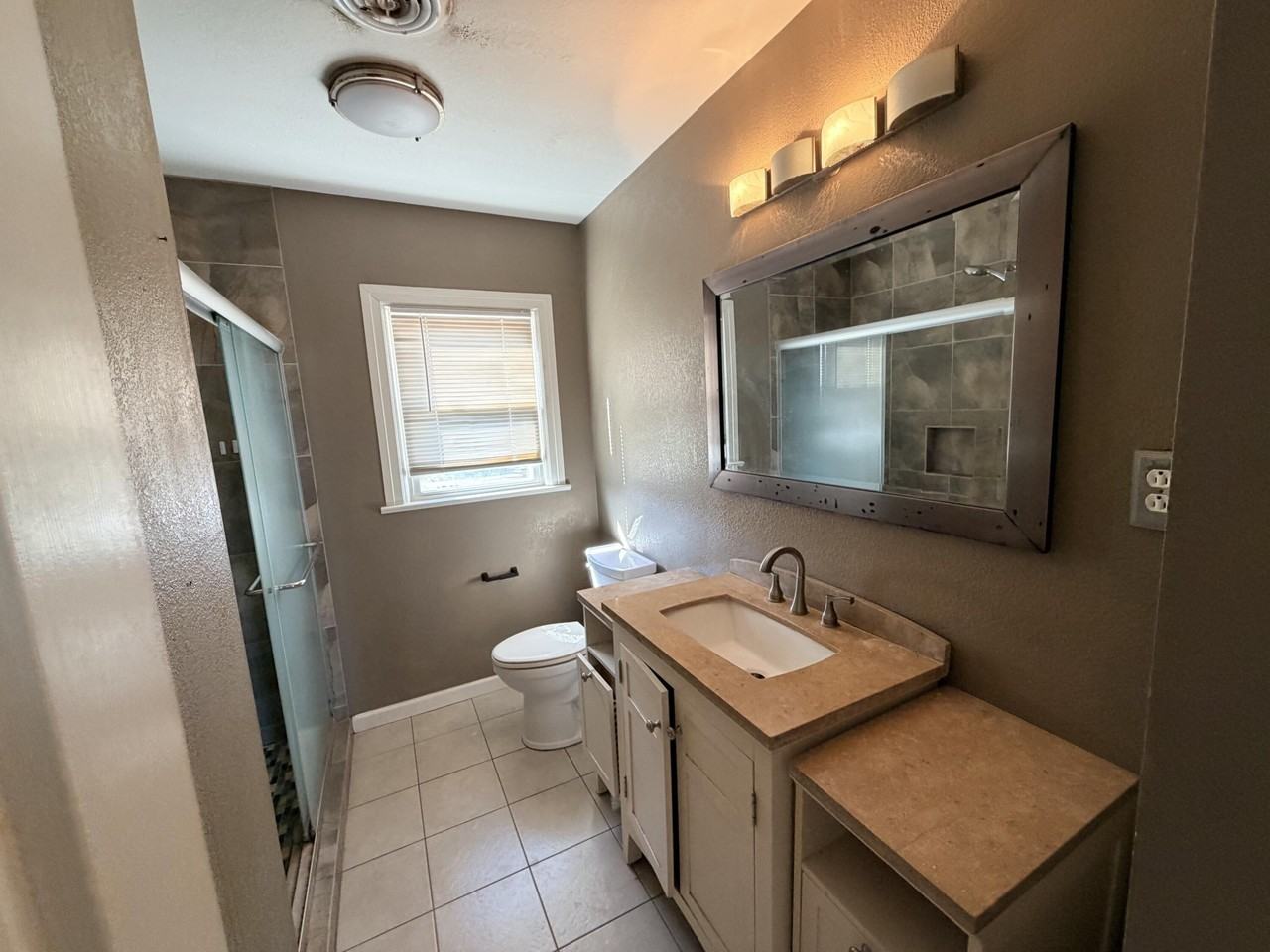 1909 20th St - Photo 7 of 15