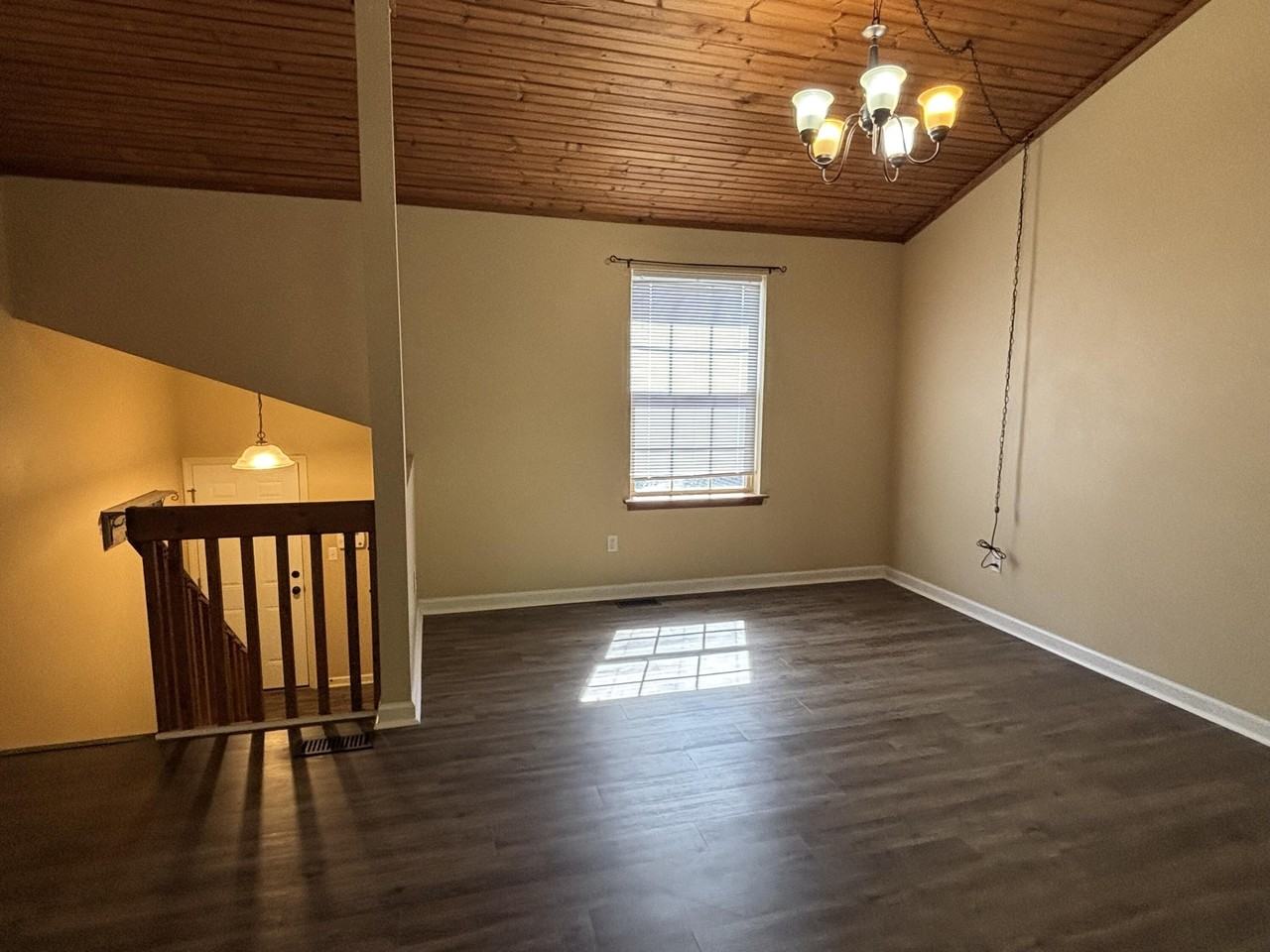 3539 Lochdale Ter - Photo 5 of 11
