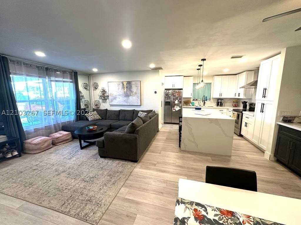 2751 Sw 4th Ct - Photo 4 of 23