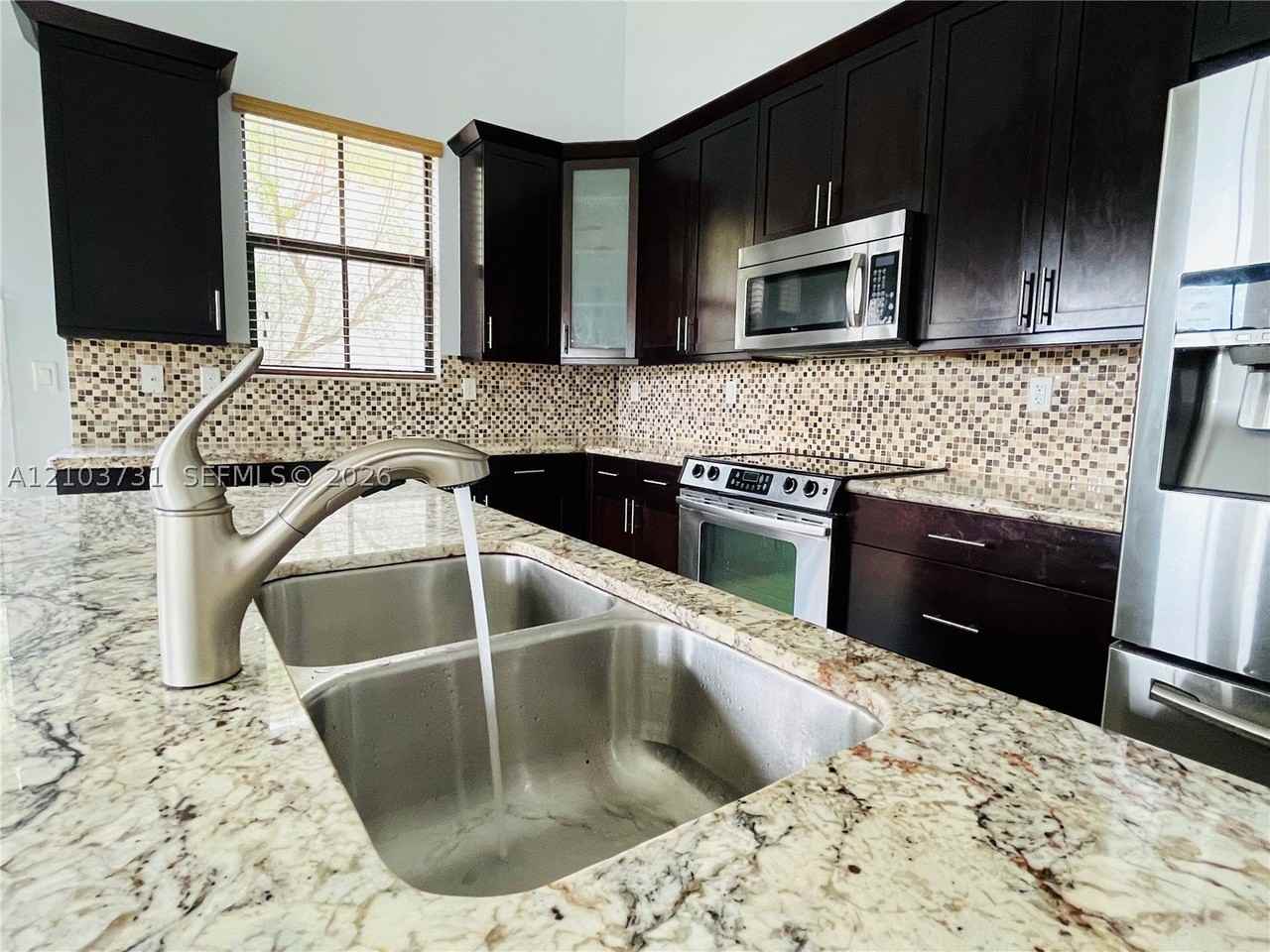 8377 Nw 39th Ct - Photo 7 of 28