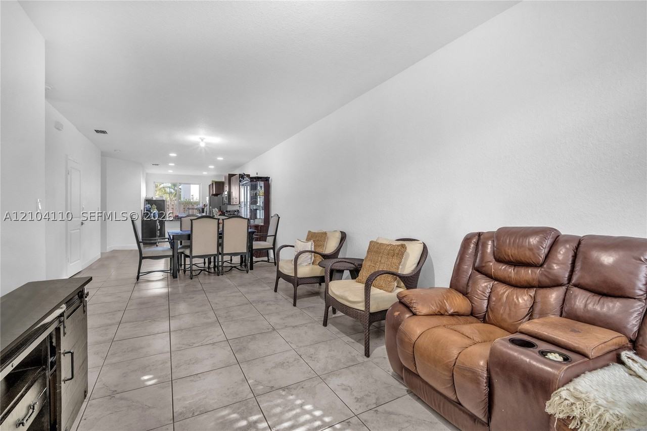 1429 Se 26th Ave - Photo 6 of 26