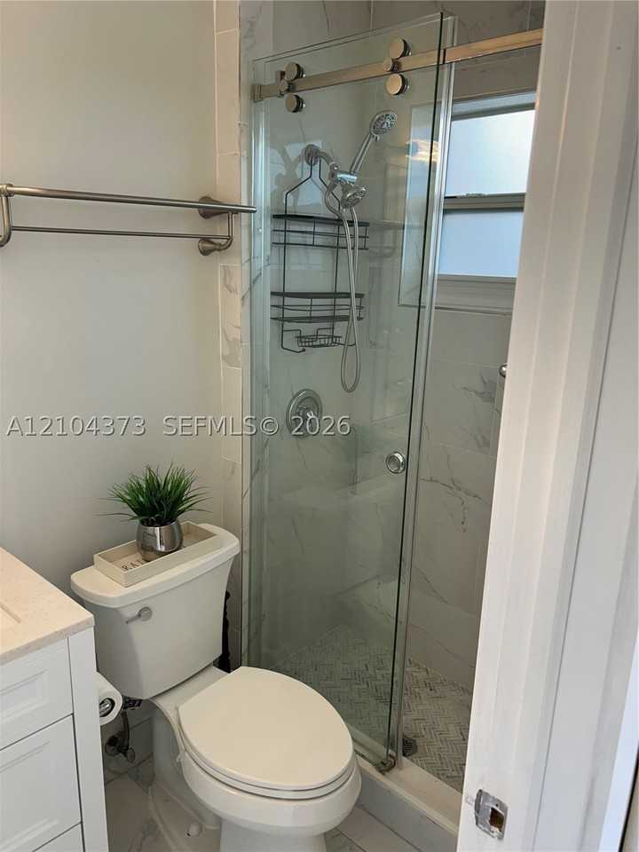 6225 Sw 20th St #REAR - Photo 4 of 5