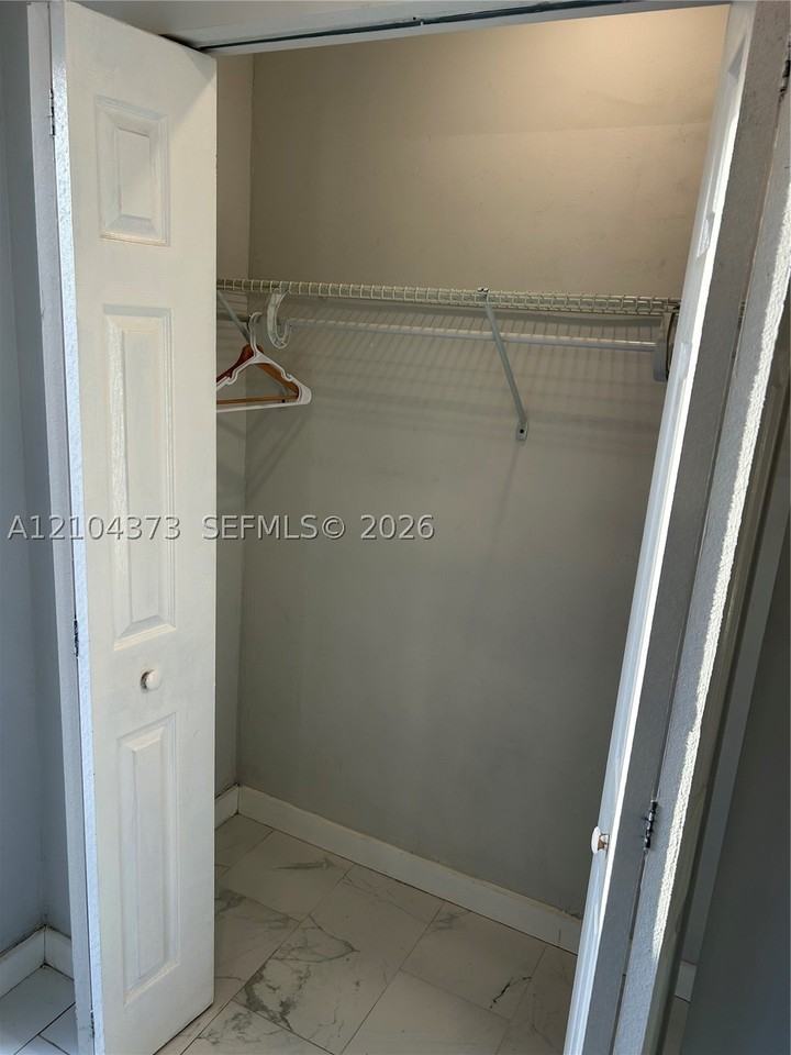 6225 Sw 20th St #REAR - Photo 5 of 5