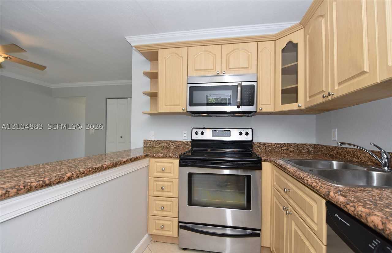 1401 Ne 53rd St #109 - Photo 6 of 19