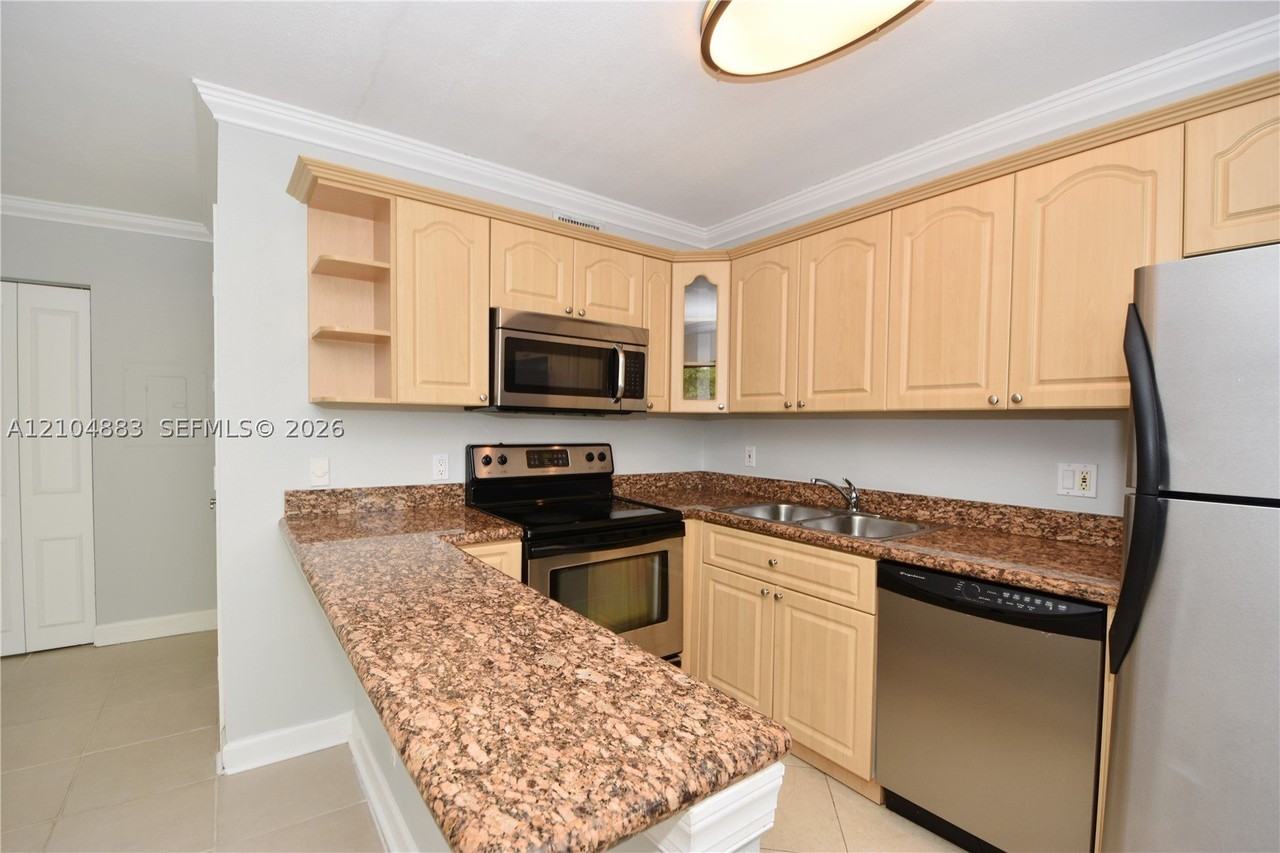 1401 Ne 53rd St #109 - Photo 7 of 19