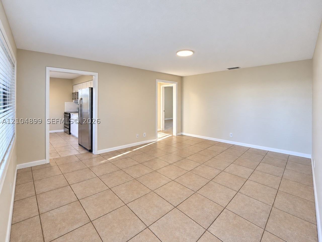 4271 Ne 5th Ave #4271 - Photo 3 of 10