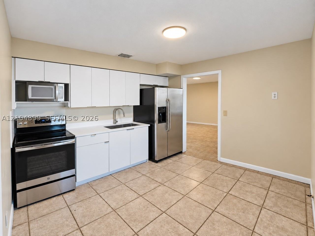 4271 Ne 5th Ave #4271 - Photo 5 of 10